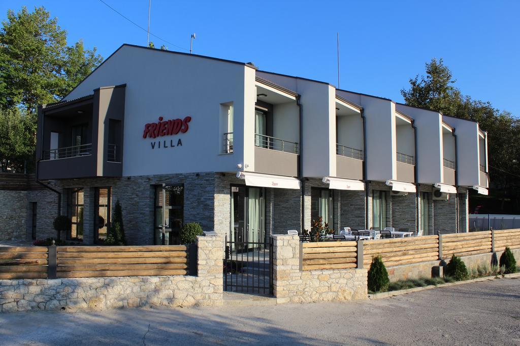 Family Hotel Friends Villa Enchets Rom bilde